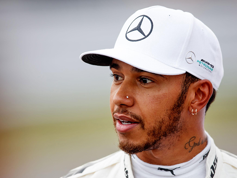 ويل سميث يخطف لويس هاميلتون قبل سباق Formula-1 بأبو ظبي